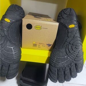 Vibram FiveFingers Black Toe-Style Minimalist Shoes
